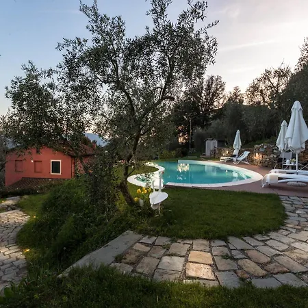Lush Villa In Tuscan Countryside Villa *