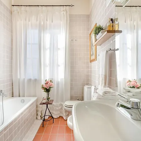 Lush Villa In Tuscan Countryside Villa Lucca