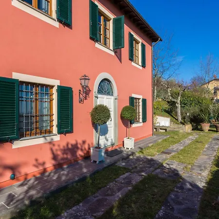 Lush Villa In Tuscan Countryside Villa *