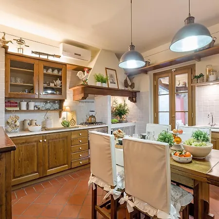 Villa Lush Villa In Tuscan Countryside *