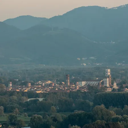 Lush Villa In Tuscan Countryside Villa Lucca