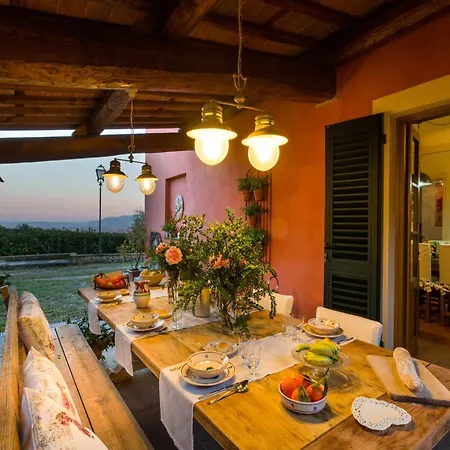 Lush Villa In Tuscan Countryside Villa